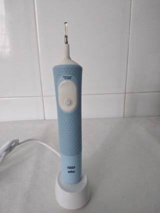 Cepillo Eléctrico Oral-B con Cargador