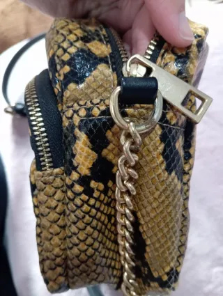 Bolso Lefties efecto piel serpiente
