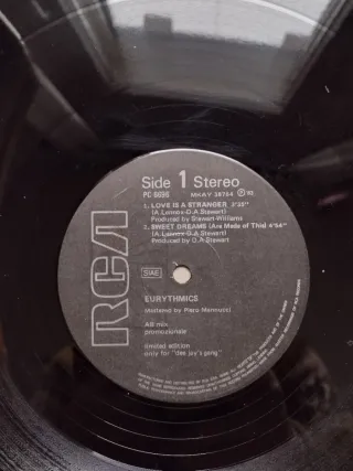 Eurythmics - Love Is A Stranger / Sweet Dreams 12
