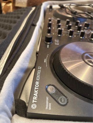 Controladora DJ Traktor Kontrol S2