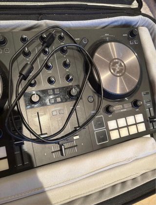 Controladora DJ Traktor Kontrol S2