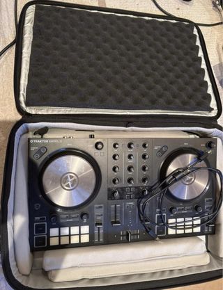 Controladora DJ Traktor Kontrol S2