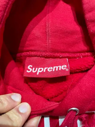 Sudadera Supreme Roja con Ojales
