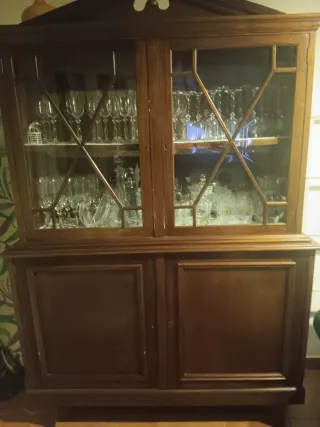 Vitrina aparador vintage de madera y cristal