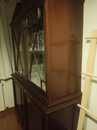 Vitrina aparador vintage de madera y cristal