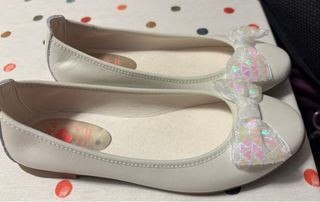 Zapatos planos Paola piel crema lazo