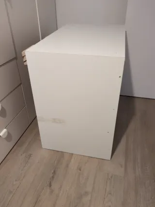 Cajonera blanca de madera