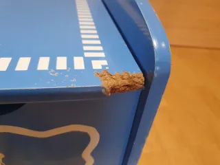 Baúl infantil de madera azul con dibujos