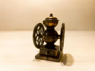 Lote 9 sacapuntas antiguos bronce