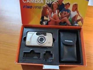 Cámara de fotos plateada