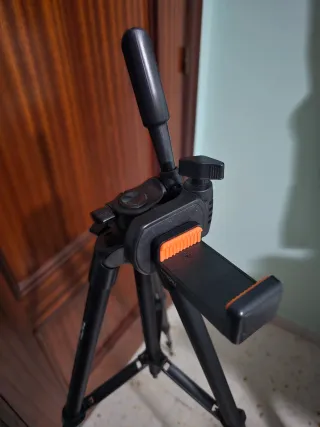 Trípode ajustable para cámara y móvil