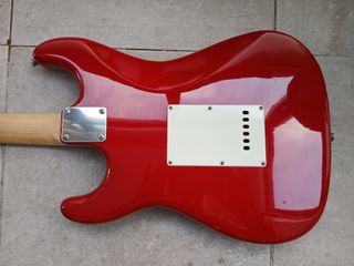 Guitarra eléctrica, amplificador y pedalera efecto