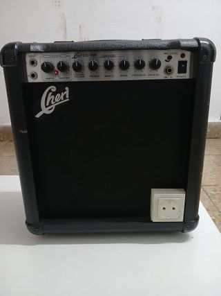 Guitarra eléctrica, amplificador y pedalera efecto