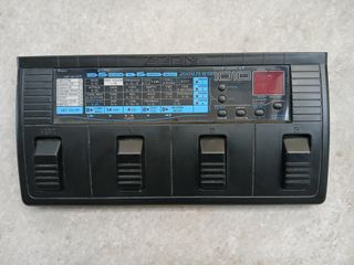 Guitarra eléctrica, amplificador y pedalera efecto