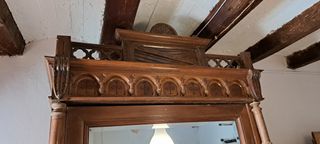 Armario ropero antiguo de madera con espejo