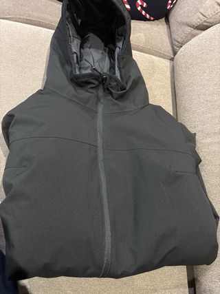 Chaqueta de esquí negra con capucha