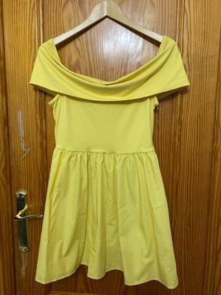 Vestido amarillo hombros descubiertos