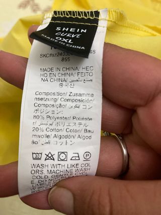 Vestido amarillo hombros descubiertos