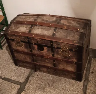 Arcón antiguo de madera