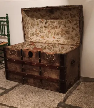 Arcón antiguo de madera