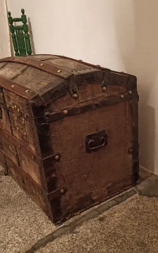 Arcón antiguo de madera