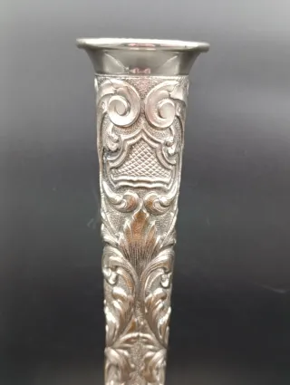 Fioriera per violette vintage con design intricato