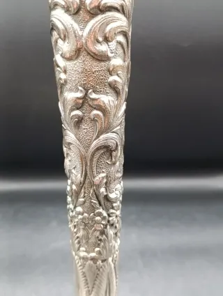 Fioriera per violette vintage con design intricato