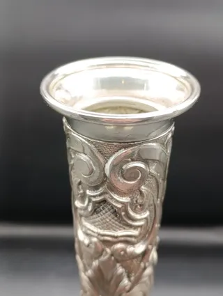 Fioriera per violette vintage con design intricato