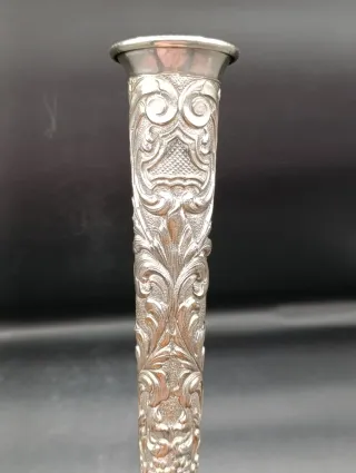 Fioriera per violette vintage con design intricato