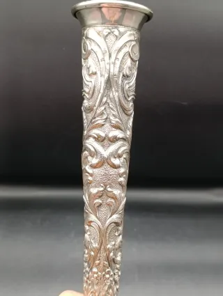 Fioriera per violette vintage con design intricato