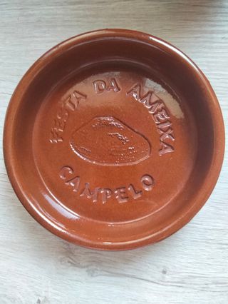 Set di ceramica: Festa del barbecue e Festa delle prugne