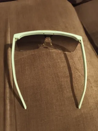 Gafas de sol Saint Laurent doradas y blancas