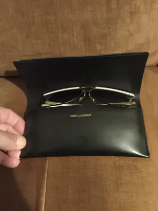 Gafas de sol Saint Laurent doradas y blancas