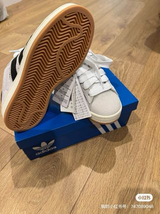 Zapatillas Adidas Grises y Blancas