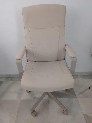 Silla de oficina giratoria beige