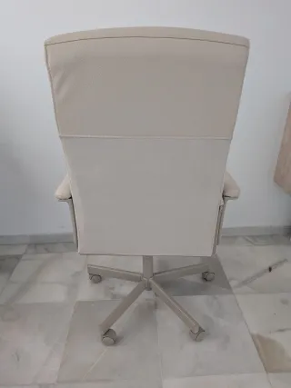 Silla de oficina giratoria beige