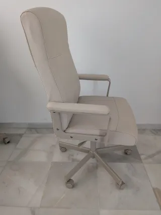 Silla de oficina giratoria beige
