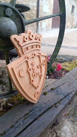 Escudo de Futbol Club Atlético Osasuna en Madera
