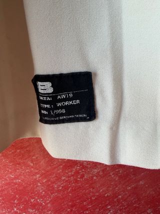 Falda plisada blanca Bershka