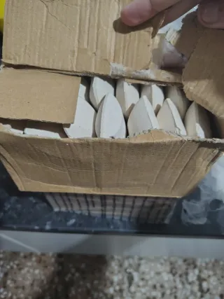 5kg de piedras volcánicas y 2 cajas de brisquetes.