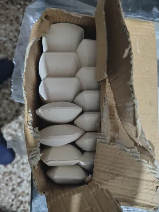 5kg de piedras volcánicas y 2 cajas de brisquetes.