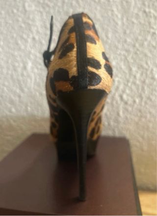 Zapatos tacón pelo animal print Zara