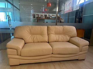 Sofá de piel beige 2 plazas