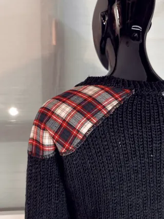 Jersey Negro con Detalles Tartán Talla S