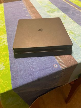 PS4 Slim 1TB Negra + 2 Mandos + 4 Juegos