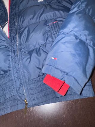 Plumas Tommy Hilfiger Azul y Rojo Igual en blanco,