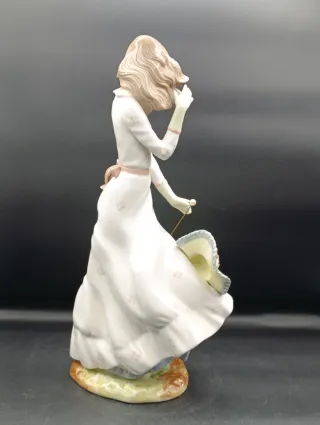 Figura Nao de Lladro Joven Mujer