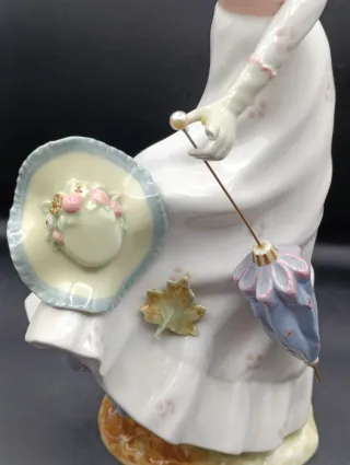 Figura Nao de Lladro Joven Mujer