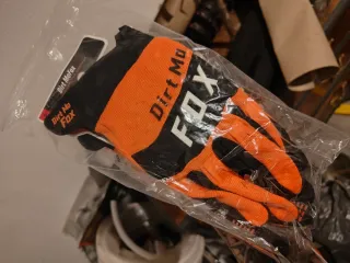 Casco y gafas descenso bici