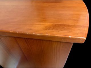 Escritorio de madera con cajones